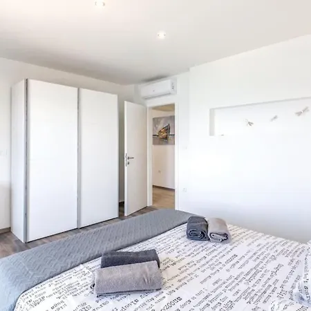 Grey Star Apartment *