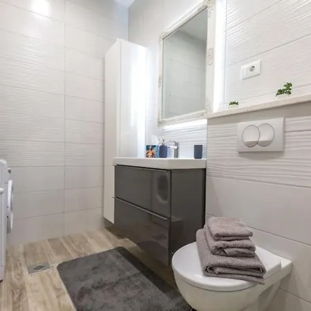 Apartment Grey Star Jesenice (Split-Dalmatia)